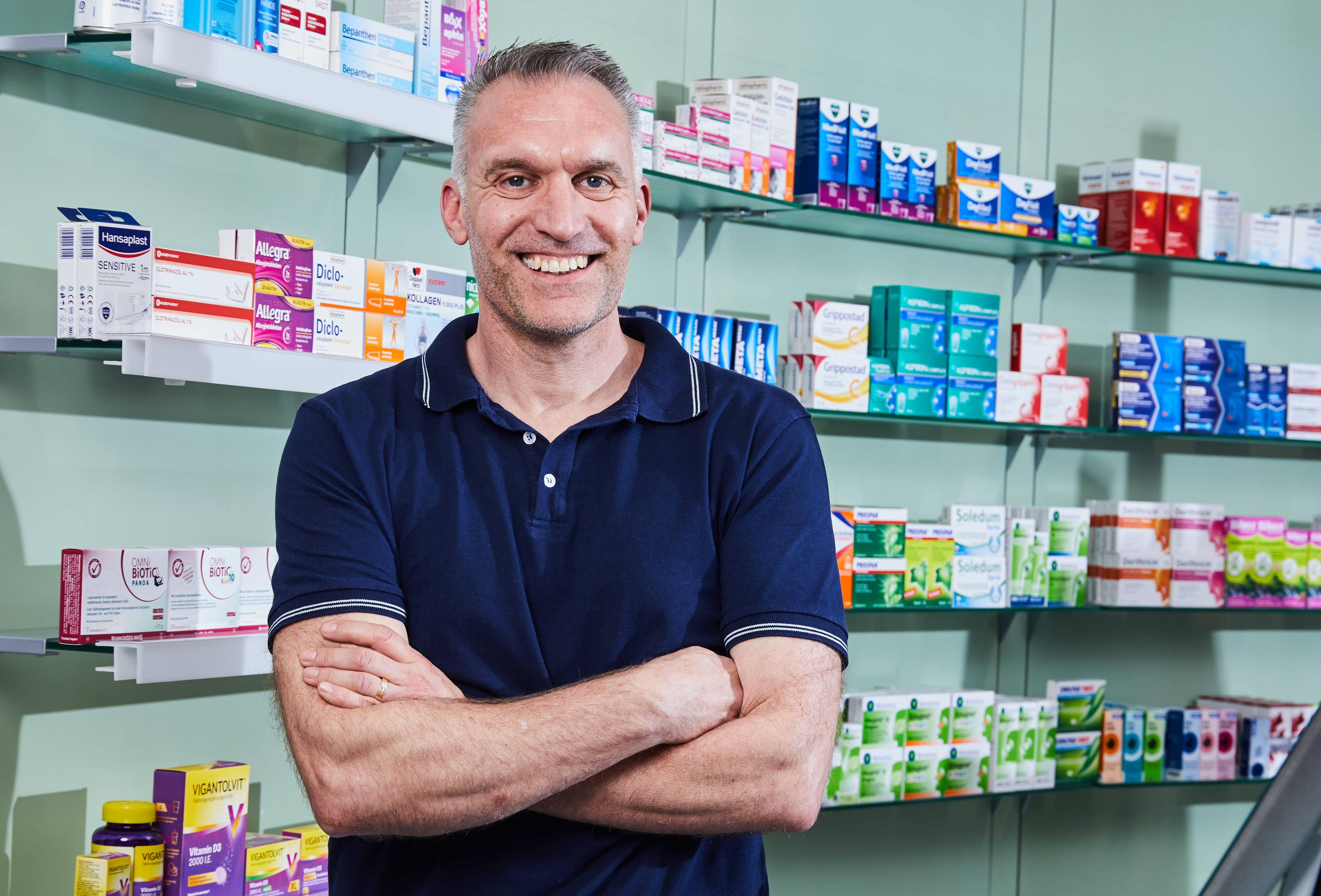 Moderne Innenansicht der Löwen-Apotheke, das Team der Löwen-Apotheke Saarwellingen.